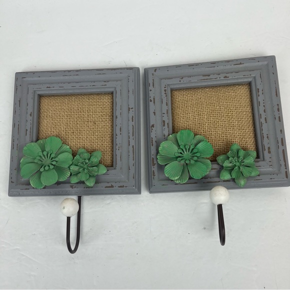 Pair of framed burlap & flower decor hooks - Picture 2 of 10